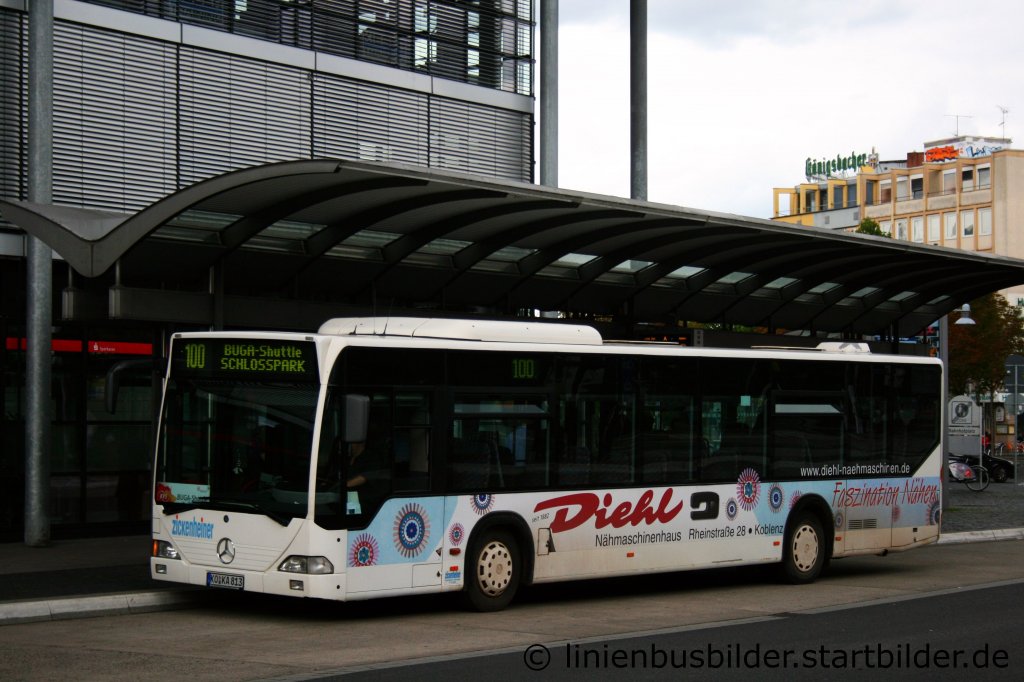 Zickenheiner (KO KA 813) steht mit den Buga Shuttle 100 vor den HBF Koblenz.
Der Bus wirbt fr Diehl Nhmaschinen.
Aufgenommen am 28.8.2011.