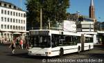 WB 9616 ist einer der ltesten Busse im Fuhrpark der SWB.
Zum NRW Tag kam er nochmal zum Linien Einsatz.
Aufgenommen am HBF Bonn, 1.10.2011.