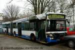 Mercedes-Benz O 405/178199/wsw-9772-hat-in-wuppertal-bekanntschaft WSW 9772 hat in Wuppertal Bekanntschaft mit einer Wetterstation gemacht.
Jetzt steht der Bus bei Lingner in Bochum und wird seiner letzten teile beraubt.
Bochum Wattenscheid, 29.1.2012.