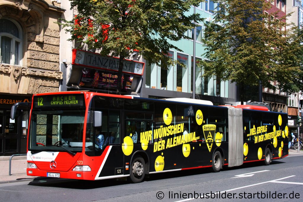 ASEAG 123 mit der Linie 12.
Der Bus wirbt fr die Alemannia Aachen.
Aufgenommen am Luisenbrunnen in Aachen, 17.08.2011.