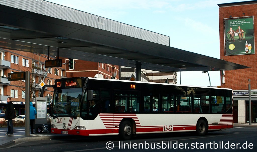 DVG 004 ist als Liehwagen bei der Vestischen mit der Nummer 2809 unterwegs.
Aufgenommen am ZOB in Bottrop am 25.1.2012.
