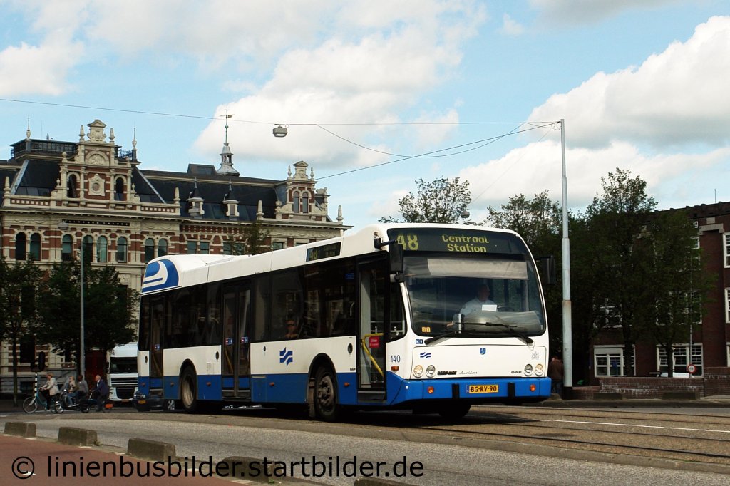 GVB 140 mit der Linie 48 zur Central Station.
Aufgenommen auf der Prins Hendrikkade, 15.9.2011.