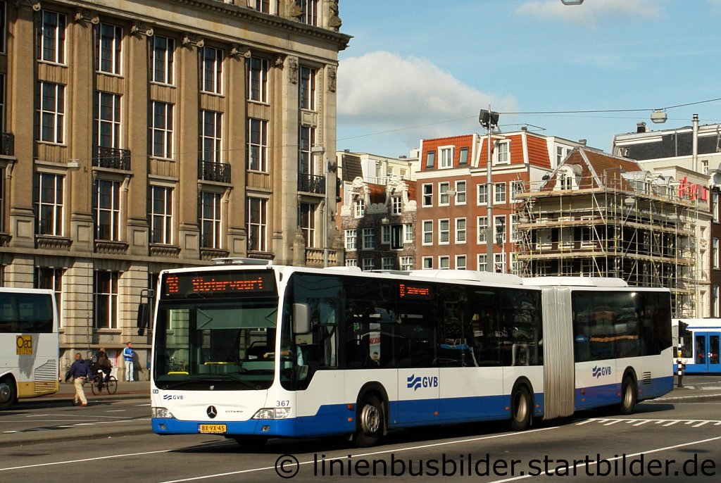 GVB 367 fhrt mit der Linie 18 nach Slotervoort.
Aufgenommen am Bahnhof Amsterdam Central, 15.9.2011.