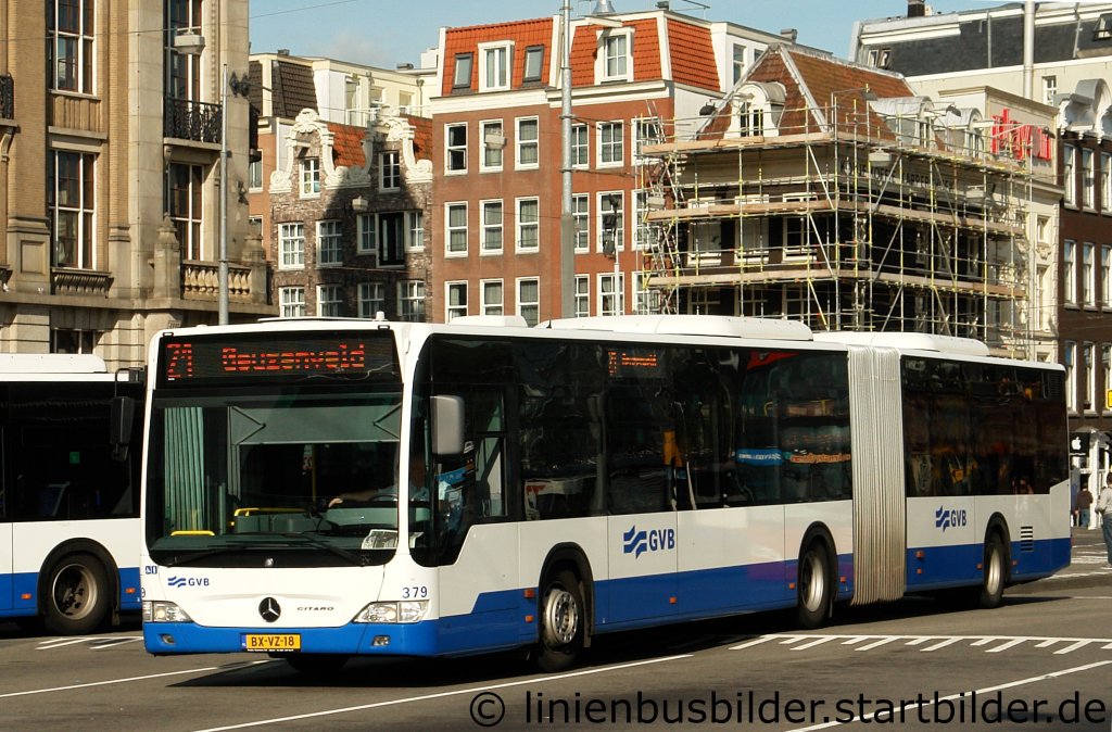 GVB 379 mit der Linie 21 nach Geuzenveld.
Aufgenommen am Bahnhof Amsterdam Central, 15.9.2011.
