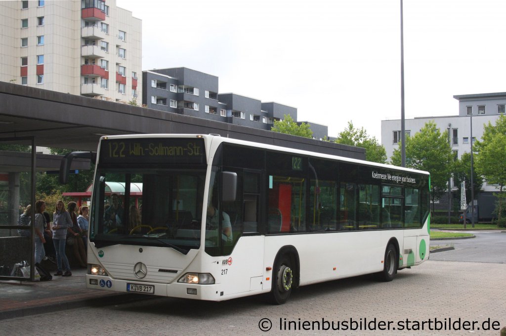 KVB 217.
Der Bus wirbt fr die Messe Kln.
Aufgenommen in Kln Chorweiller Bahnhof, 22.7.2011.