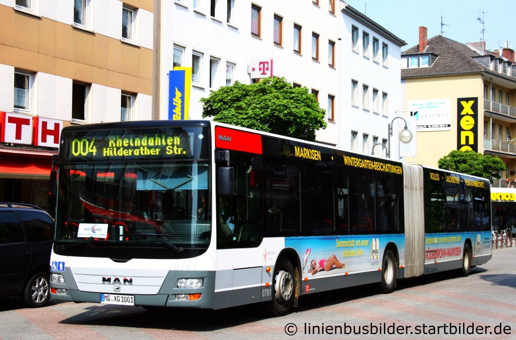 Mbus 0761.
Der Bus wirbt fr Varisol Markisen.
Aufgenommen in Mnchengladbach Rheydt, 1.5.2011.