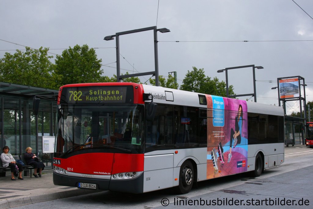 Rheinbahn 8014 mit TB fr Karstadt Sport.
Der Bus fhrt mit der Linie 782 nach Dsseldorf.
Aufgenommen am HBF Solingen, 27.8.2011.