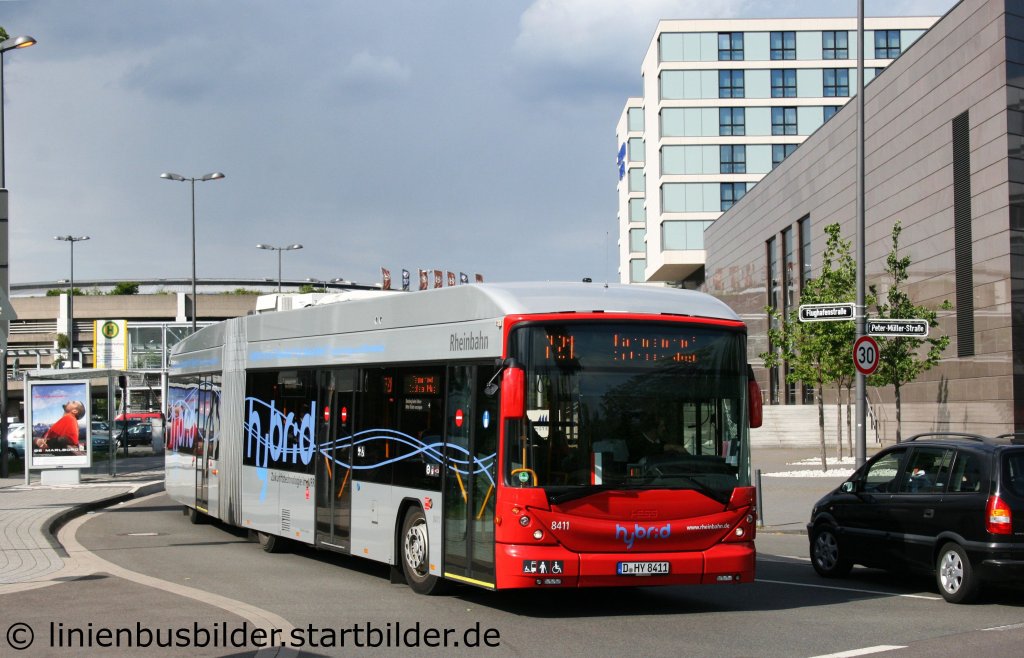 Rheinbahn 8411 (D HY 8411).
Aufgenommen am Flughafen Dsseldorf, 15.5.2011.