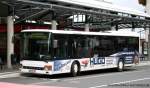 Vth (AB VR 133).
Aufgenommen am 18.8.2010, HBF Aschaffenburg.
Der Bus macht Werbung fr die Hugo Gmbh.
